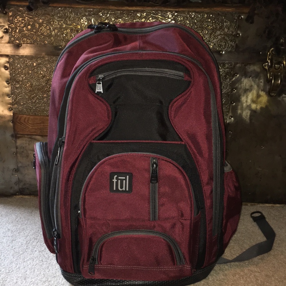 FUL Burgundy backpack with laptop holder
